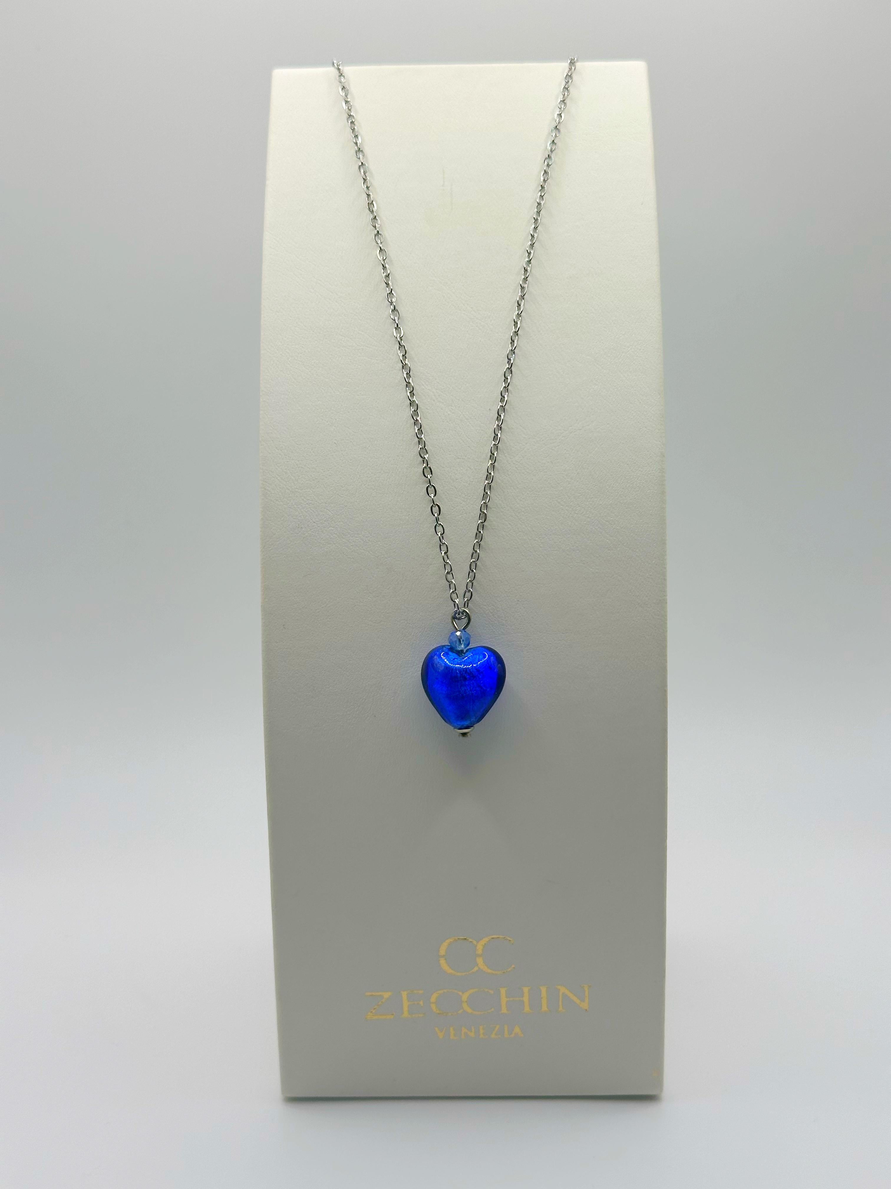 Collana con pendente a cuore in vetro di Murano con foglia argento, colore blu scuro
